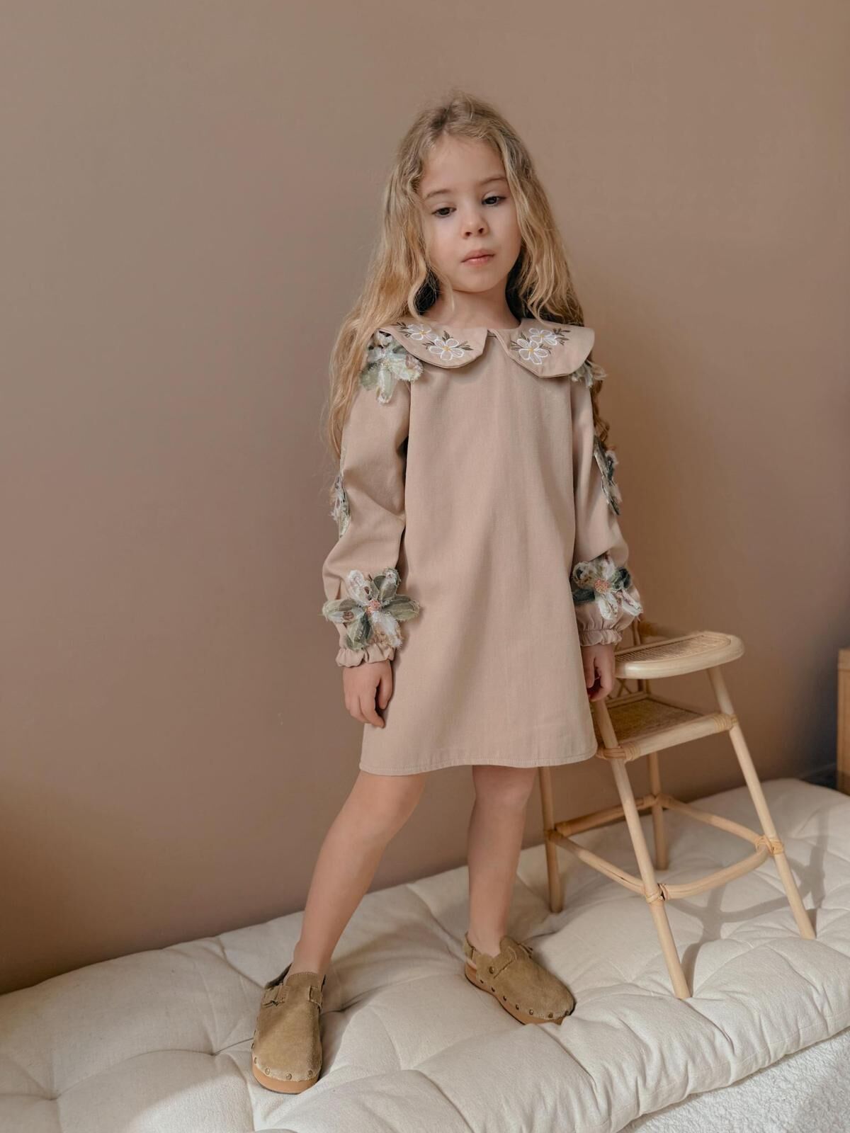 ÇİÇEK NAKIŞLI ELBİSE