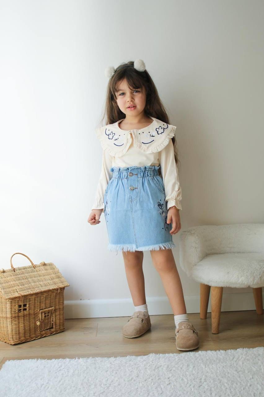 KIZ ÇOCUK NAKIŞ DETAYLI BLUZ VE KOT ETEKLİ TAKIM