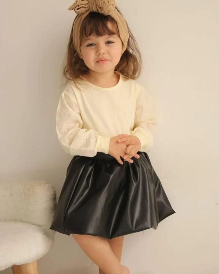 KIZ ÇOCUK DERİ ETEKLİ ŞIK VE MODERN  TAKIM